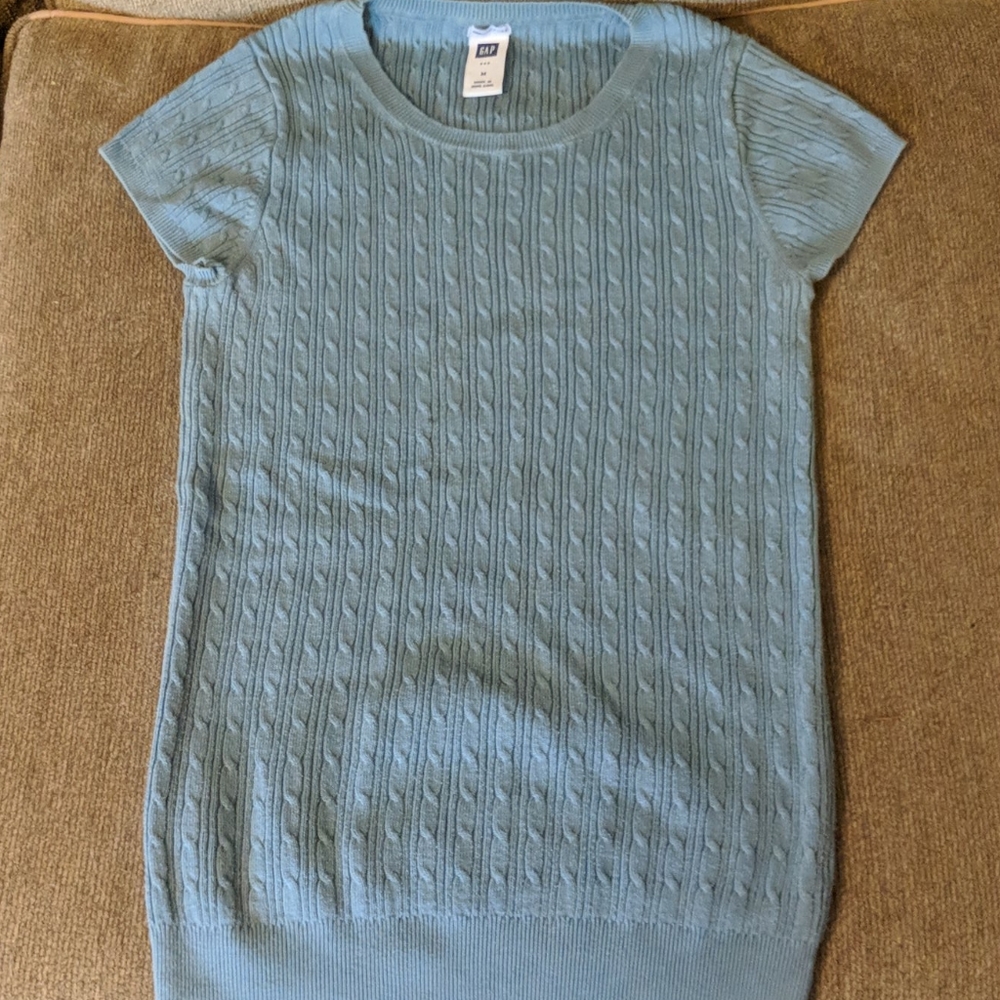Short sleeve sweater